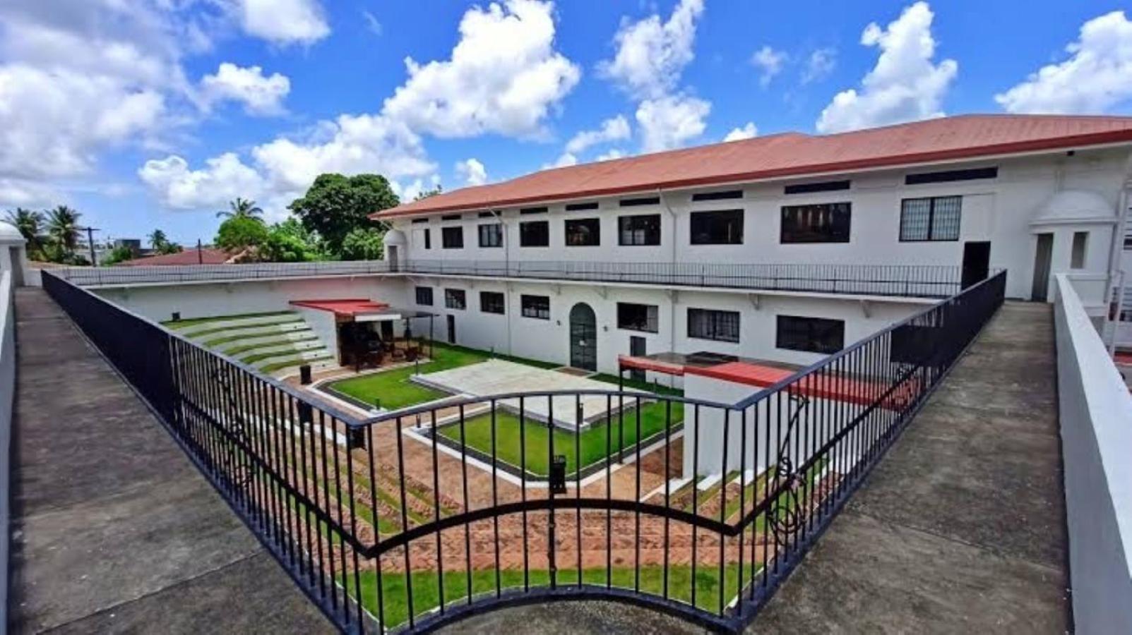 Fernando'S Hotel Sorsogon Екстериор снимка